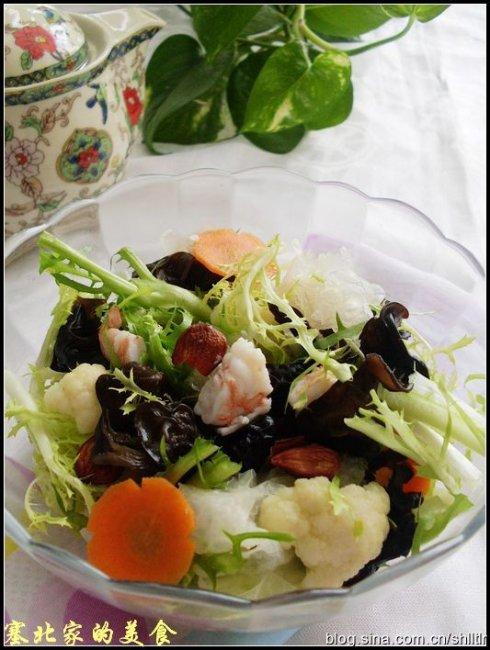 虾仁双耳沙拉的做法(缓解秋乏的养肺润燥沙拉)