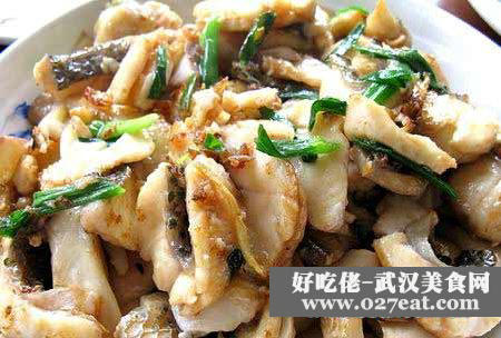 组图:湖南特色菜——鸡腿菇炒鱼片