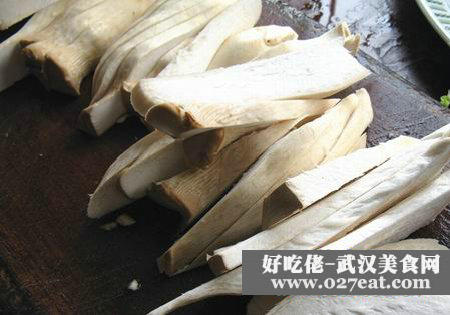 组图:湖南特色菜——鸡腿菇炒鱼片