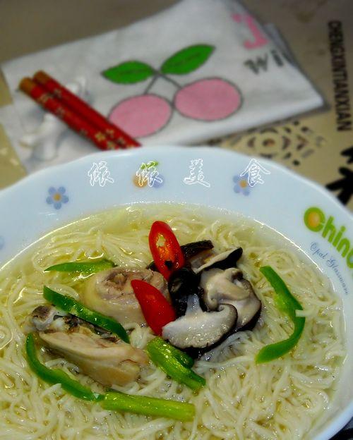 鲜菇鸡腿汤面的做法(早餐菜谱)