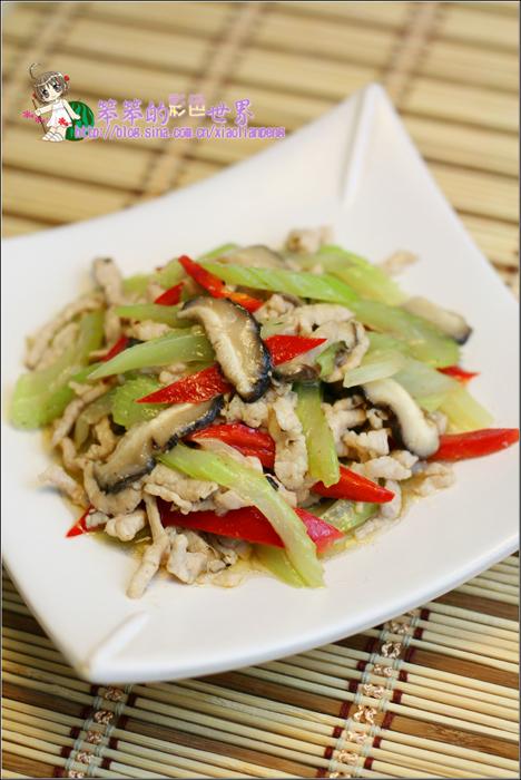 芹菜香菇炒肉丝的做法(荤素搭配-降血压菜)