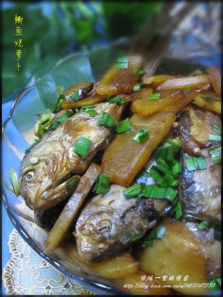 鲫鱼烧萝卜的做法(荤菜)