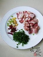 蕨菜干花肉炖粉条的做法(荤素搭配)
