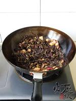 蕨菜干花肉炖粉条的做法(荤素搭配)