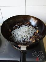蕨菜干花肉炖粉条的做法(荤素搭配)