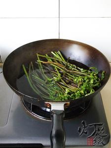 蕨菜干花肉炖粉条的做法(荤素搭配)