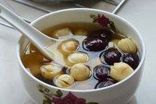 银耳莲子汤的做法 haoshilao.com
