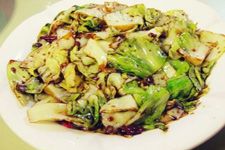酱爆洋白菜的做法 haoshilao.com