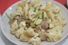 花椰菜炒肉的做法 haoshilao.com